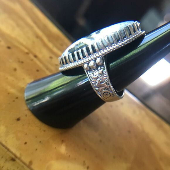 Natural White Buffalo Sterling Silver Cocktail Ring Size 6 - Picture 3 of 6